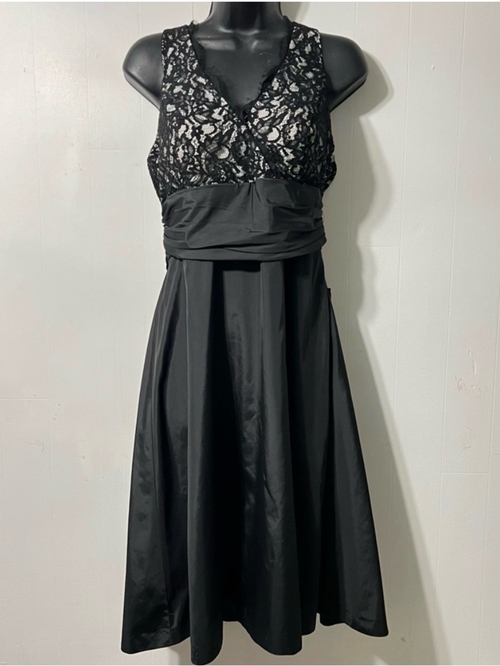 NWT White House Black Market Lace Halter Satin Cocktail Dress Style 30011476 - Picture 2 of 11